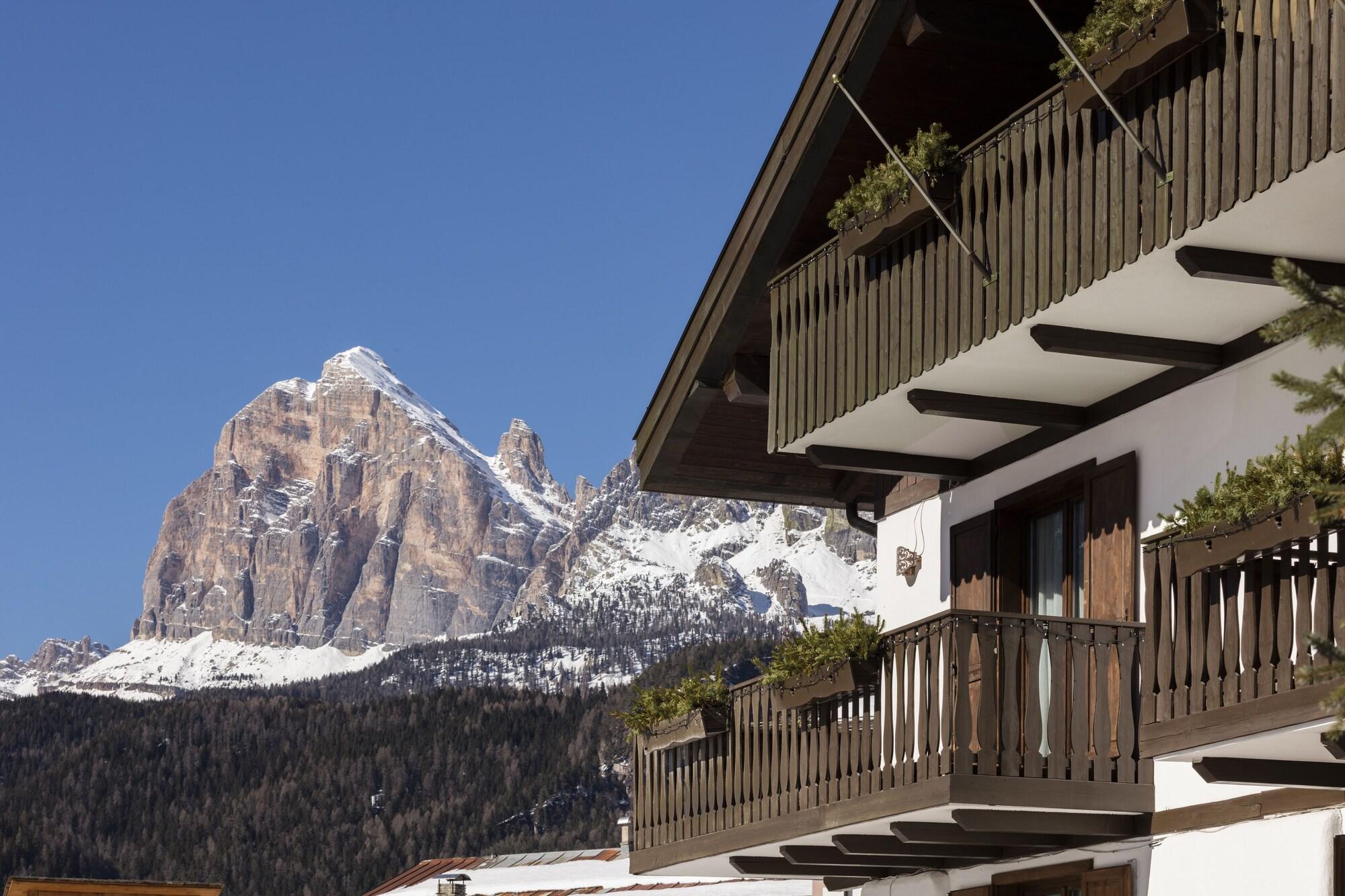 Faloria Mountain Spa Resort Cortina d'Ampezzo Bagian luar foto