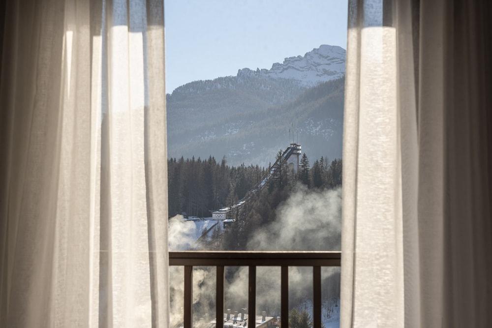 Faloria Mountain Spa Resort Cortina d'Ampezzo Bagian luar foto